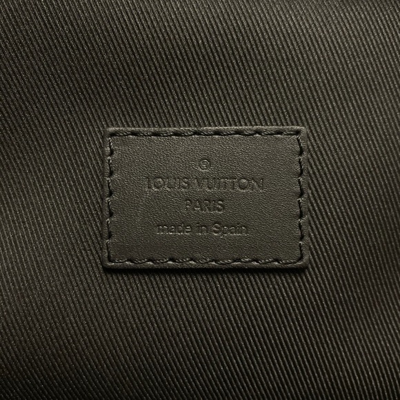 Louis Vuitton Avenue Slingbag - Picture 3 of 3